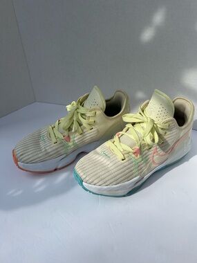 Nike Women's 7.5 or Youth 6 Pastel Yellow Lightweight Sneakers